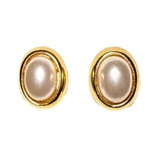 Vintage Richelieu Oval Faux Pearl Gold Tone Bezel Earrings J16-17
